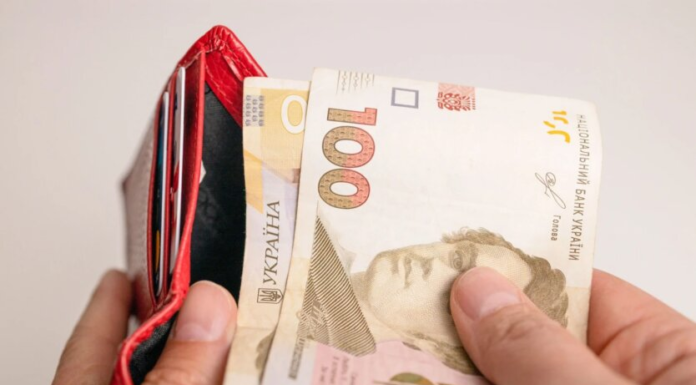 Правительство снова ввело незаконные понижающие коэффициенты к пенсиям: адвокат объяснила, как действовать