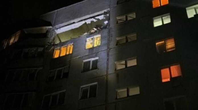 Удар дроном-камикадзе по многоэтажке Харькова: две женщины пострадали, в здании выбиты окна