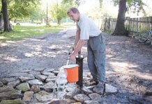 ЦПД: оккупанты в Донецкой области планируют подавать в дома шахтную воду вместо питьевой