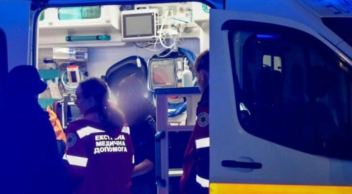 Рятувальники витягли трьох дітей з квартири, що горіла у центрі Одеси