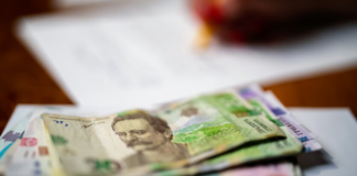 Трудоспособных получателей соцпомощи заставят искать работу: что грозит всей семье за отказ