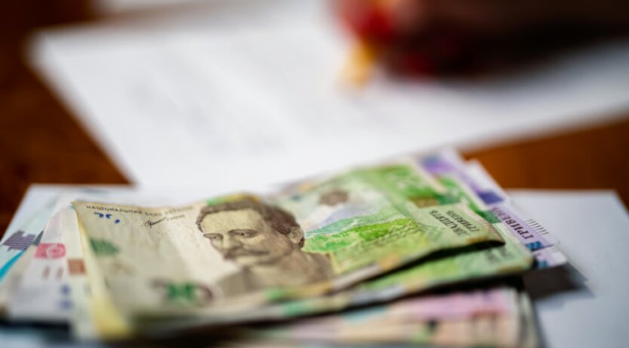 Трудоспособных получателей соцпомощи заставят искать работу: что грозит всей семье за отказ