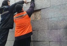 Розбиті лампи, зірвана плитка і графіті: що відбувається в підземках Одеси, — ФОТО