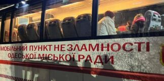 Нічна атака на Одесу: зруйновані балкони, люди в лікарні, — ФОТО