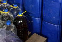 «Алкохаб» в Одесі: правоохоронці вилучили тонни спирту і тисячі пачок сигарет, — ФОТО