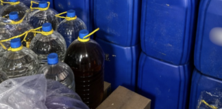 «Алкохаб» в Одесі: правоохоронці вилучили тонни спирту і тисячі пачок сигарет, — ФОТО