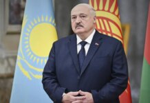 лукашенко заявил, что беларусь "не собирается втягиваться в войну" против Украины