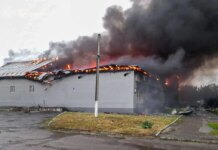 россияне дважды за сутки атаковали Балаклею и сожгли местный храм