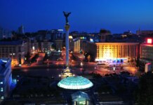 Киев подвергся массированной атаке баллистикой и дронами, есть пострадавшие и разрушения