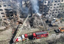В двух районах Киева до сих пор продолжается спасательная операция после атаки рф, под завалами могут находиться люди — ГСЧС