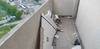 Под Киевом вражеский дрон попал в технический балкон многоэтажки