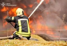 Пожар после атаки рф на предприятие в Ровенской области тушили весь день