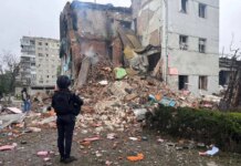 В Сумской области из-за российских атак пострадали два человека, в Шостке повреждены десятки зданий