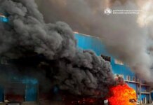 В Днепре после атаки россиян вспыхнул пожар на складе логистической компании