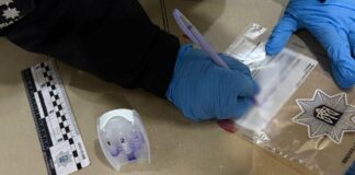 На Одещині дівчина ховала амфетамін у посилках з косметикою та відправляла поштою