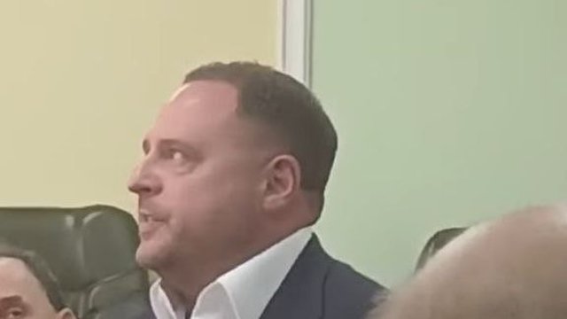 Єрмак після рішення суду: Я залишаюся в Україні, за можливості буду допомагати військовим