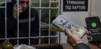 Ув’язнений з Одеси торгував зброєю та гранатами прямо з камери