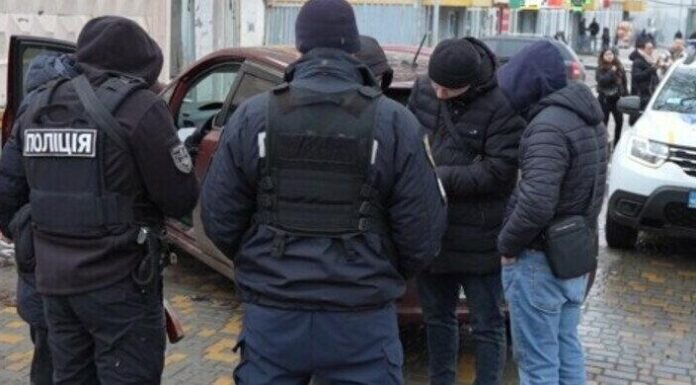 «Ваш син у ТЦК»: в Одесі шахрай видурив у жінки тисячі доларів