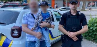 В Одесі патрульні розшукали хлопчика, який загубився у парку