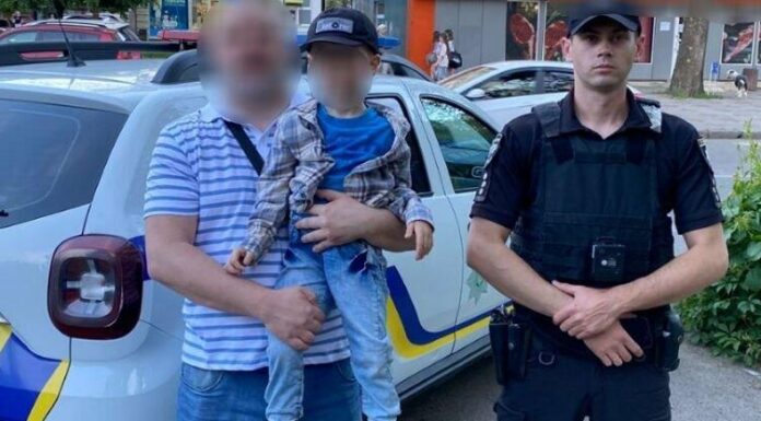 В Одесі патрульні розшукали хлопчика, який загубився у парку