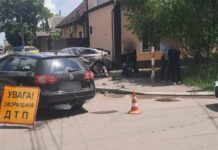 На Одещині після зіткнення авто збило дітей на тротуарі: деталі