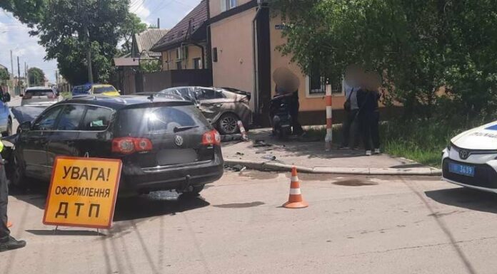 На Одещині після зіткнення авто збило дітей на тротуарі: деталі