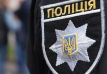 В Одесі поліція шукає дівчину, яка жбурляла собаку на повідку