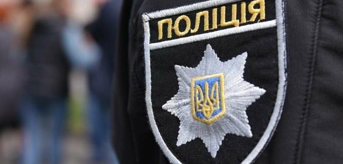 В Одесі поліція шукає дівчину, яка жбурляла собаку на повідку