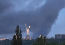 Киев затянуло едким дымом после массированной российской атаки