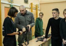 Конвейер для "Юных героев": оккупанты на ВОТ готовят украинских детей к российской армии — ЦНС