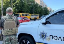 Одеські поліцейські надали першу допомогу громадянам, пораненим внаслідок ворожої атаки