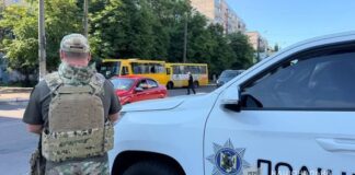 Одеські поліцейські надали першу допомогу громадянам, пораненим внаслідок ворожої атаки