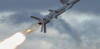Ракета на центр Одеси: де чути вибухи, — ФОТО