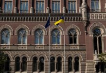 Офіційний курс гривні послабився до нового історичного мінімуму 44,3023 грн/$1