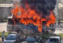 В Одесі пасажири самотужки рятувалися з рейсового автобуса, який спалахнув посеред дороги