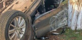 На Одещині водій влетів у електроопору та покалічив двох підлітків