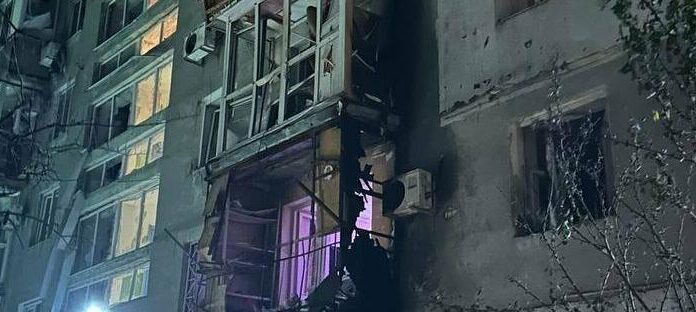 Нічна атака на Одесу: дрони влучили у багатоповерхівку, є постраждалі