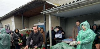 Останній шлях Героя: сотні жителів Одещини провели матроса Сергія Павлова у вічність, — ФОТО