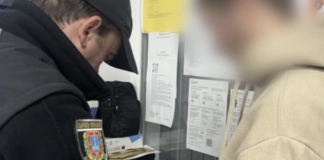 На Одещині чотири молодика під час блекауту вдерлися з ножем до житла літніх людей заради грошей