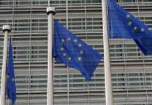 Еврокомиссия стремится помочь Венгрии и Словакии отказаться от российской нефти