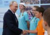 В России, куда бы ни приезжал Путин, цены на бензин падают — Le Monde