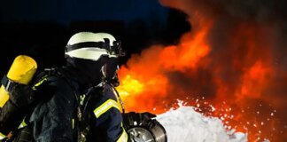 Вражеская атака на Киев: пожары в Голосеевском и Оболонском районах, горят резервуары с топливом