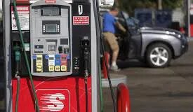Американские чиновники предупреждают о росте цен на нефть и бензин из-за закрытия Ормузского пролива