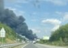 Розподільчий центр "Аврори" біля столиці зазнав атаки рф, дим відчувають у Києві