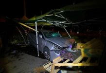 В Одеському районі автомобіль врізався у торгову палатку: загинув 20-річний брат водія