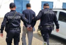 Підсів випити, а потім дістав викрутку: на Одещині судитимуть 20-річного нападника