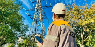 Після атаки 9 серпня триває «битва» за світло: енергетики вже повернули електрику 128,4 тисячам сімей на Одещині