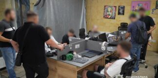 Десятки обшуків і сотні техніки: в Одесі викрили шахрайські офіси