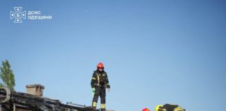 Чорний дим над Одесою: масштабна пожежа охопила складську будівлю