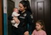 Плач за дверима: в Одесі 6-річна дитина зачинилася з немовлям у квартирі